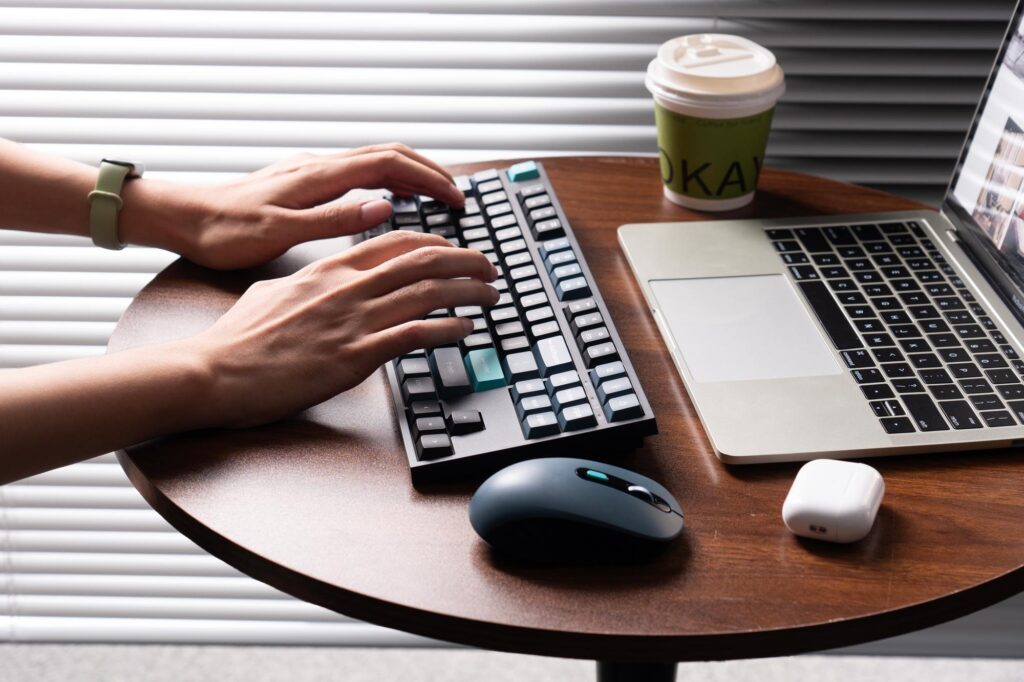 Keychron B33キーボード & BM25マウス ワイヤレスコンボ発売