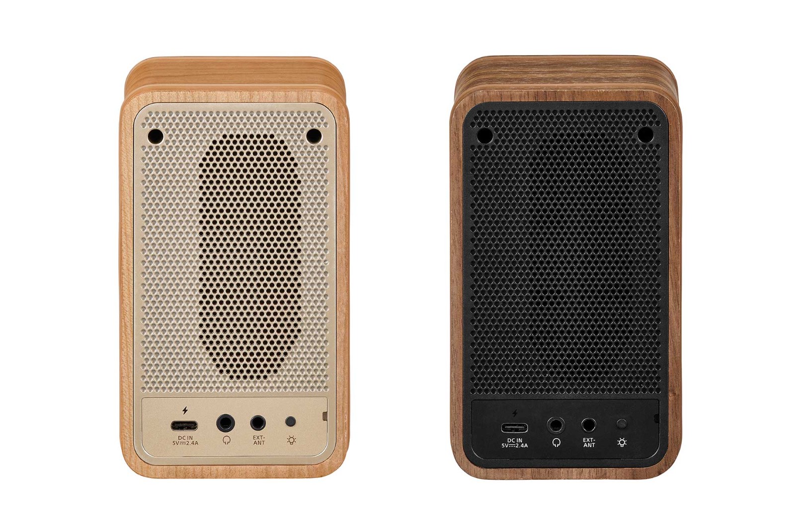 Sangean WR-9J 背面のUSB-C充電ポートとヘッドホン端子