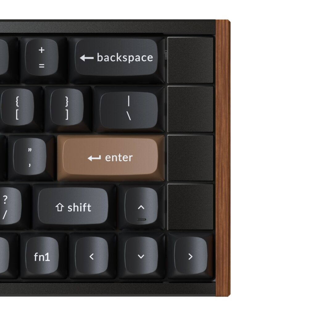Keychron K6 Ultraの右端のキー列にキーブロッカーを装着した状態のクローズアップ。backspaceやenterキーの隣がブランクのパネルで覆われている