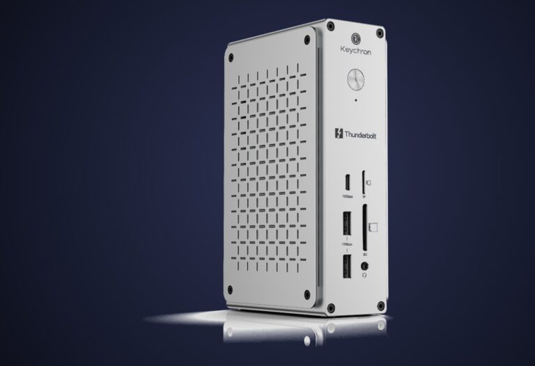 ダークトーンの背景に置かれたシルバーのKeychron Thunderbolt 5 ドック（14-in-1）。文字情報のない製品単体のイメージ