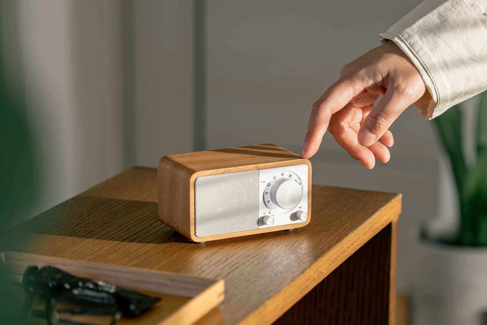 Sangean WR-301に新色チェリー/ホワイトが登場